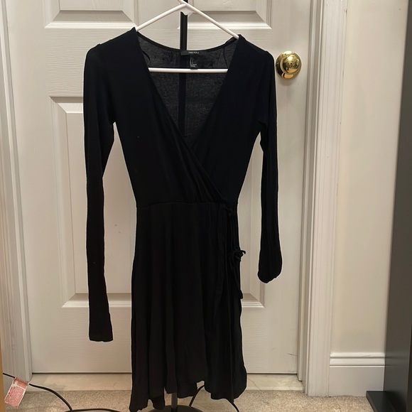 Cute Long Sleeve Black dress - comfy fabric - loose at bottom with string tie - Picture 1 of 3